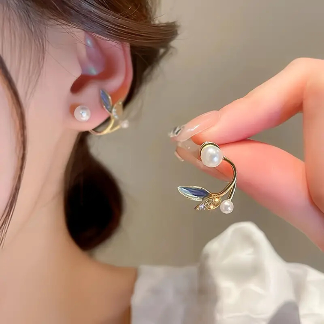 Pretty Leaf Imitation Pearl Design Stud Earrings